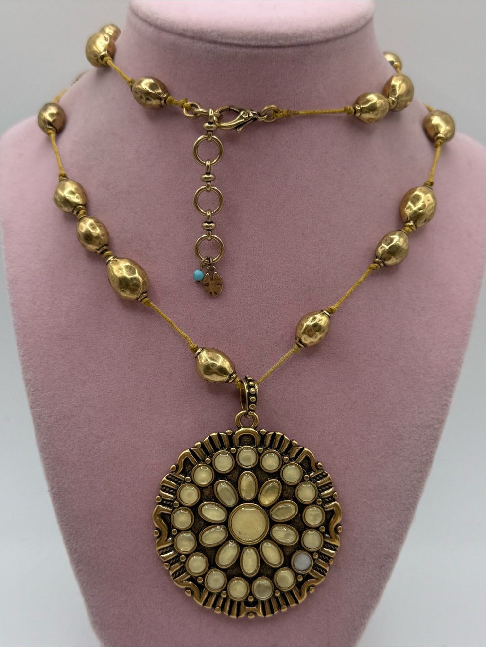 Lucky brand Elegant Gold-Tone Pendant Necklace with Cream Cabochons